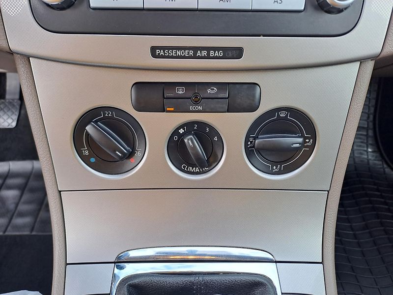 Volkswagen Passat (2006) 2.0 TDi  - fotka 22 z 32
