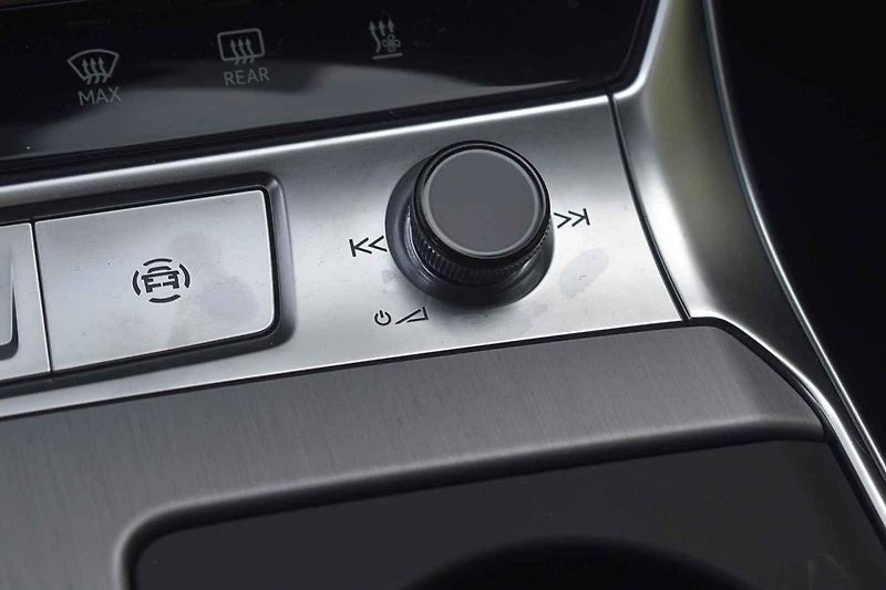 Auto se hodí prakticky na všechny typy silnic