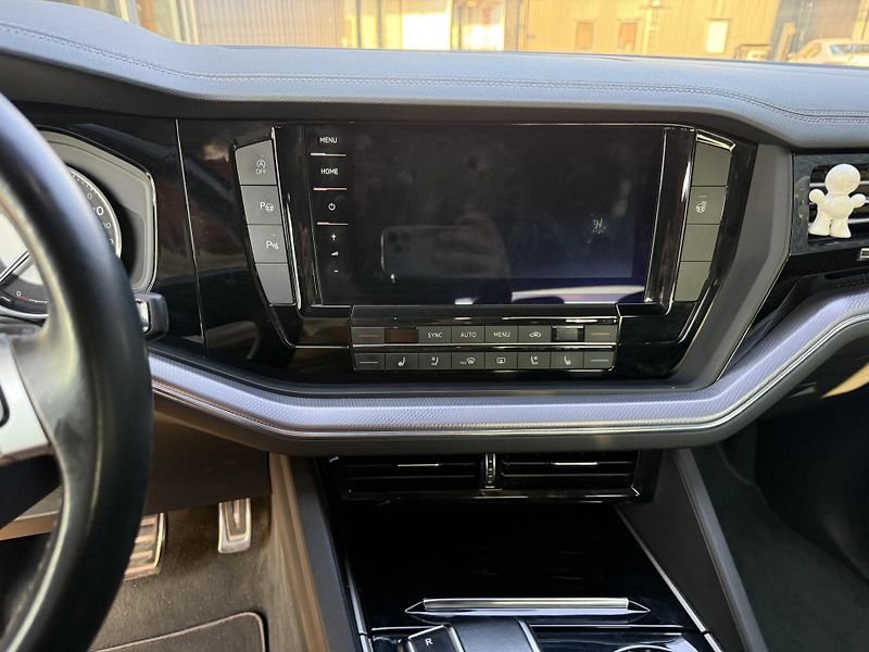 Volkswagen Touareg (2018) R-LINE V6 3,0 TDI - fotka 9 z 13