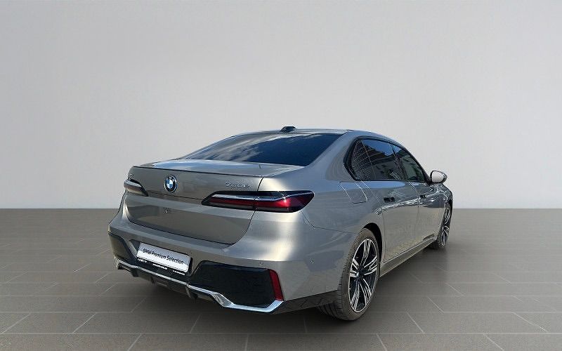 BMW Ostatní M Sport paket | Executive Loun - fotka 2 z 18