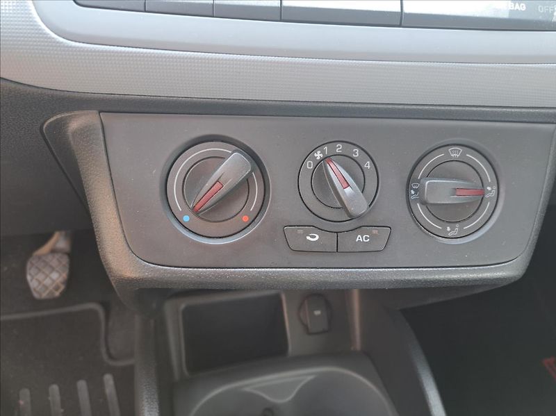 Seat Ibiza 1,2 i - fotka 22 z 41