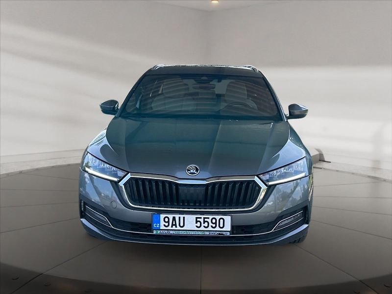 Škoda Octavia 2,0 TDI Style - fotka 2 z 11