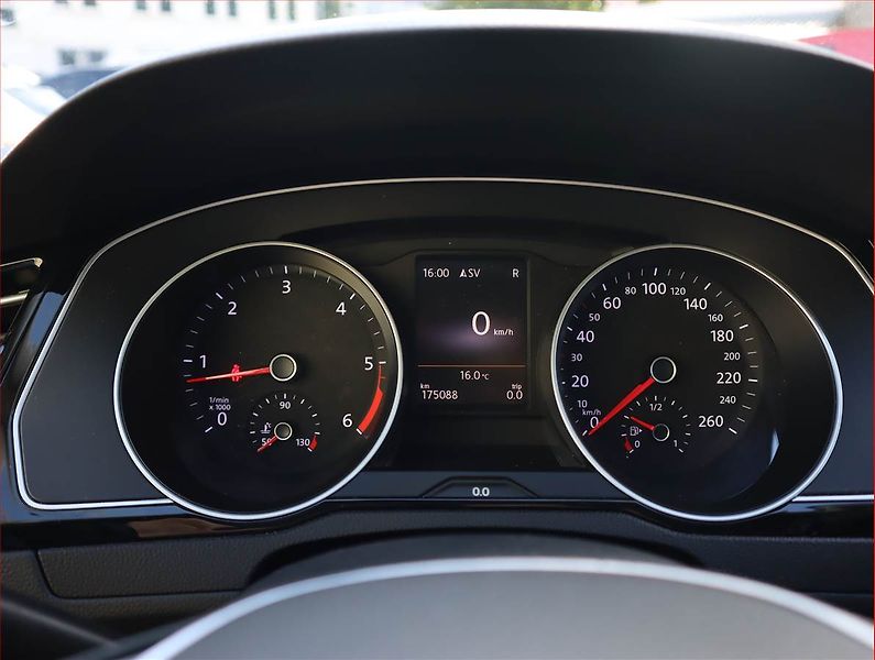 Volkswagen Passat (2015) 2.0 TDI, Automat, Serv.kniha - fotka 11 z 21