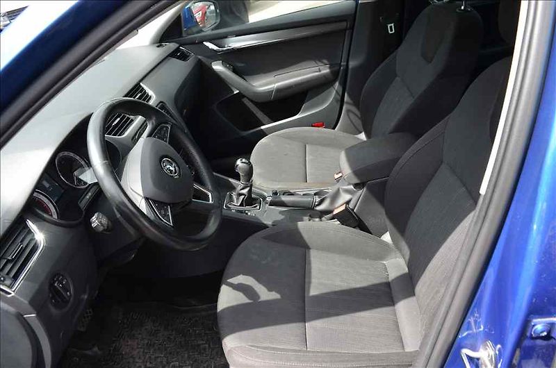 Škoda Octavia (2019) COMBI III. 1,5 D-TEC DSG - fotka 15 z 19