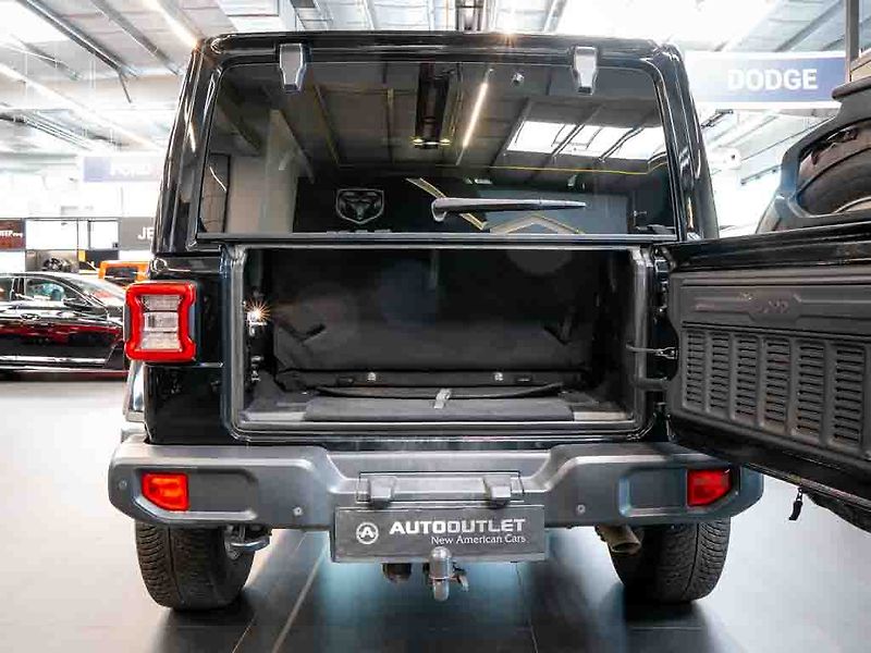 Jeep Wrangler (2021) 2.0 Sahara Overland - fotka 6 z 36