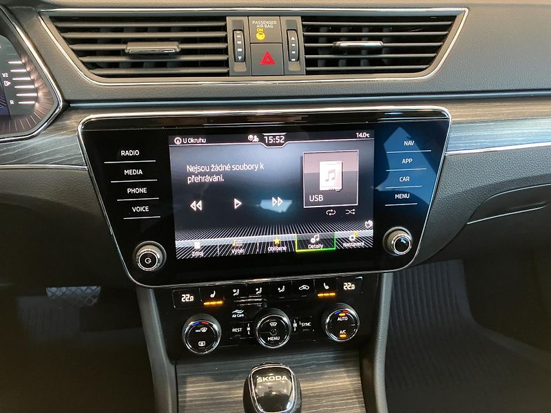Škoda Superb  2.0 TDI 110kW Style DSG AT7 - fotka 27 z 38