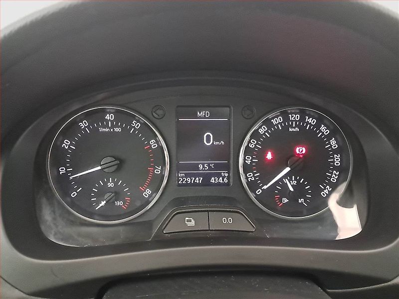 Škoda Rapid (2015) Spaceback 1.2 TSI, ČR,1.maj - fotka 11 z 16