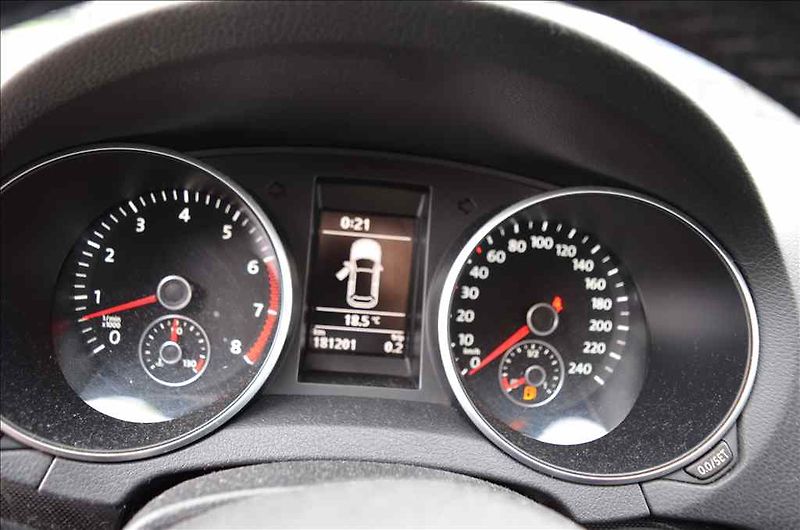 Volkswagen Golf (2013) 1,2 TSI - fotka 15 z 21