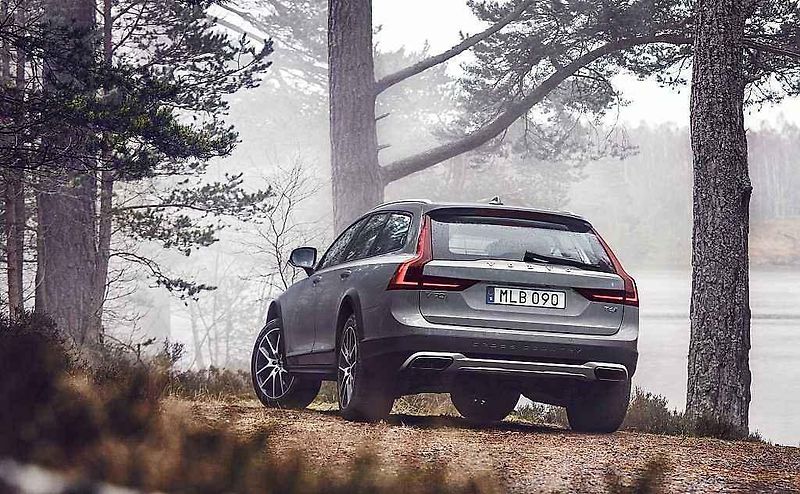 Volvo V90 Cross Country.