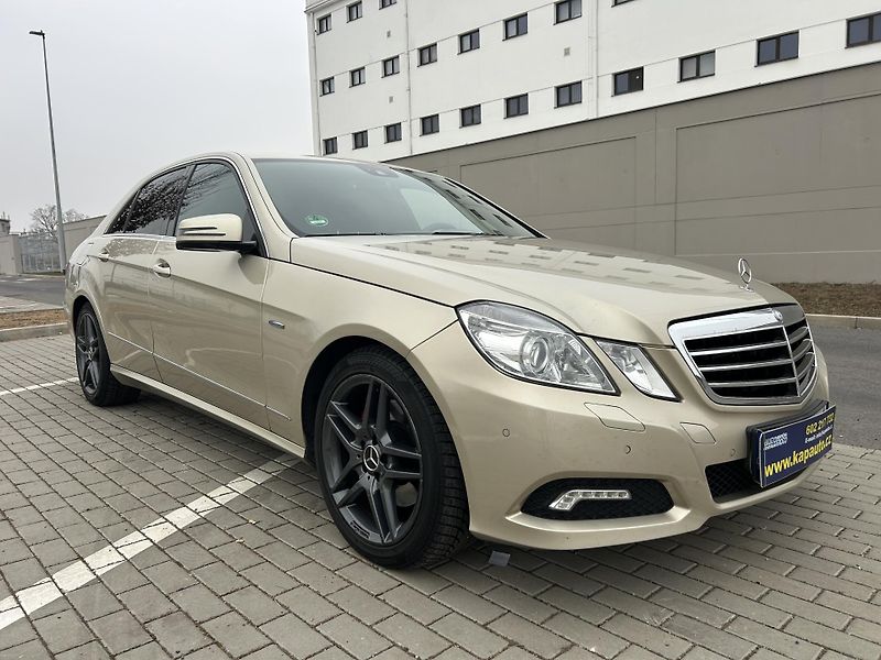 Mercedes-Benz Třídy E E350 CDI BlueEFFICIENCY 4Matic - fotka 1 z 45