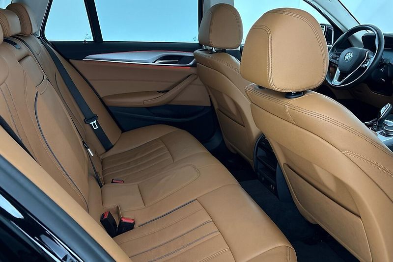 BMW Řada 5 530d xDrive - fotka 14 z 15