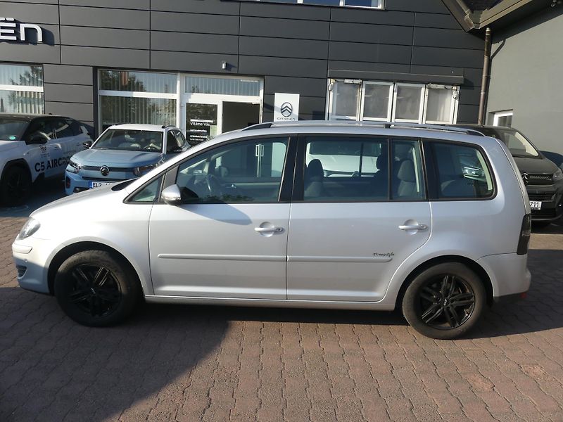 Volkswagen Touran (2010) 1,4  DSG automat - fotka 5 z 16