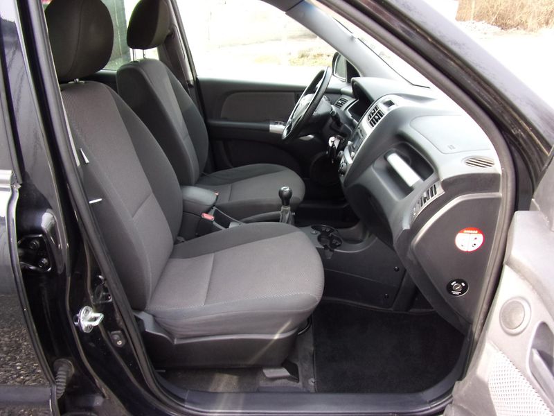 Kia Sportage 2.0 104kW LPG ACTIVE PĚKNÝ VŮZ - fotka 21 z 23