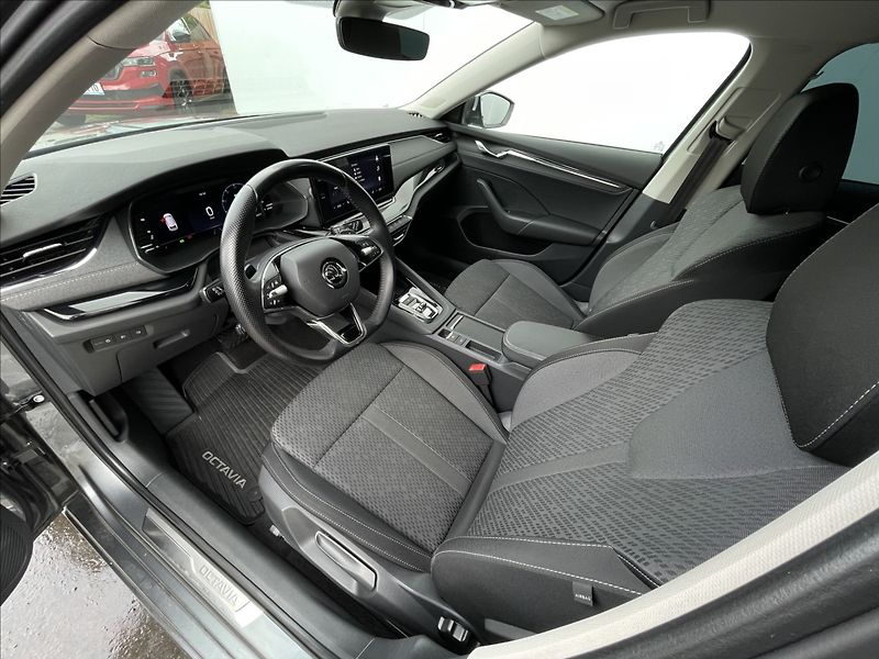 Škoda Octavia 2,0 TDI DSG Combi Style TAŽNÉ - fotka 5 z 23