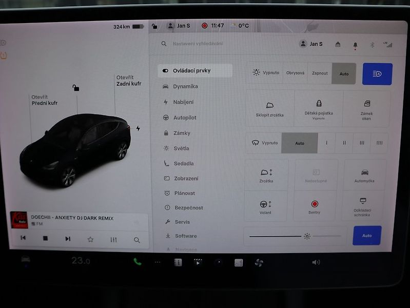 Tesla Model Y (2022) - fotka 28 z 45