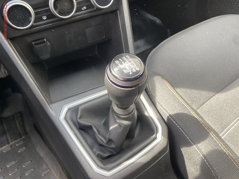 Dacia Sandero (2023) 1.0TCe, 2.maj,ČR, LED, AC - fotka 14 z 16