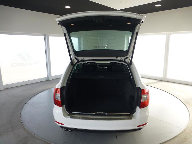 Škoda Superb (2014) 2,0TDI*NAV*PARK S*VYHŘ.S*XENON - fotka 27 z 29