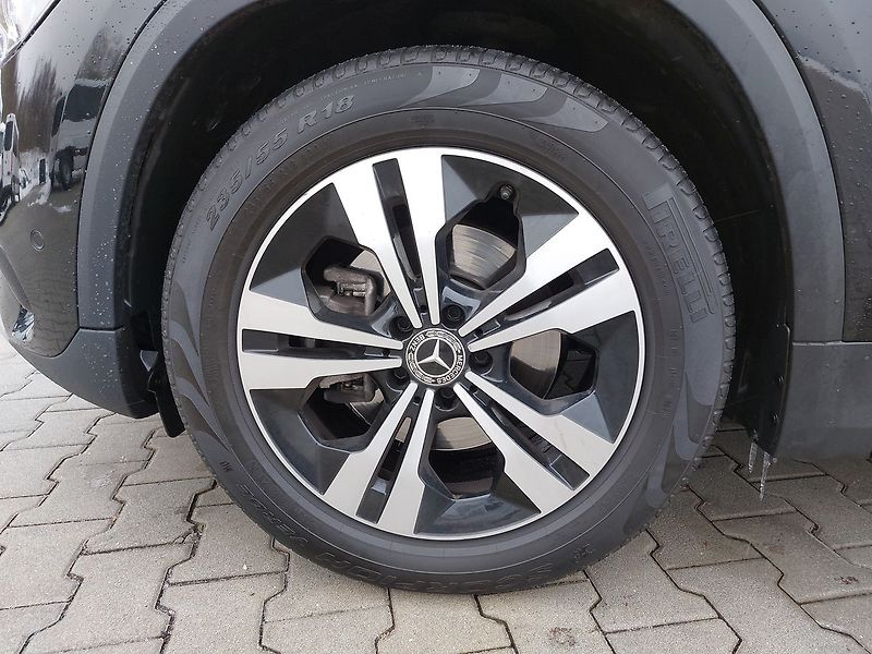 Mercedes-Benz GLA GLA180d - fotka 26 z 26