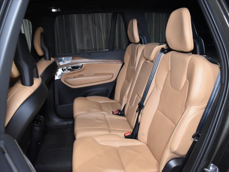Volvo XC90 2,0 D5 AWD INS, Bowers,vzduch, - fotka 9 z 31