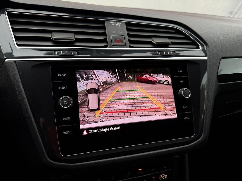 Volkswagen Tiguan 2.0 TDi Elegance DSG 4x4, ČR - fotka 24 z 34