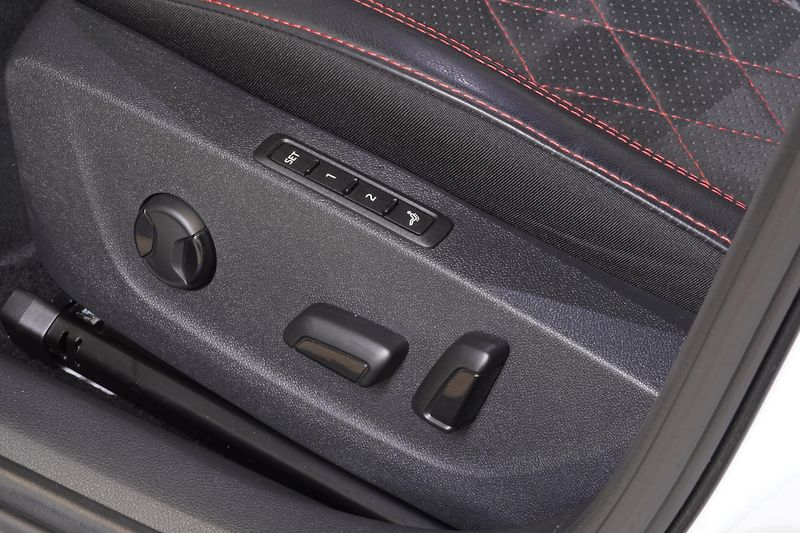 Škoda Octavia RS,2.0TSI,1.MAJ,ČR,NEZ.TOPENÍ - fotka 17 z 38