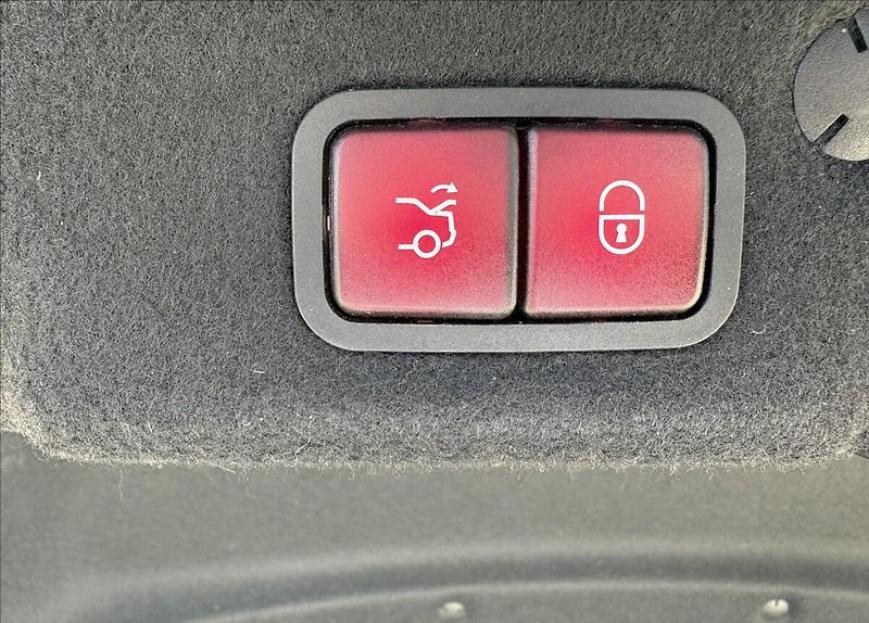 Mercedes-Benz Třídy C 2,0 C 300 d 4M ČR, 1.maj - fotka 22 z 22