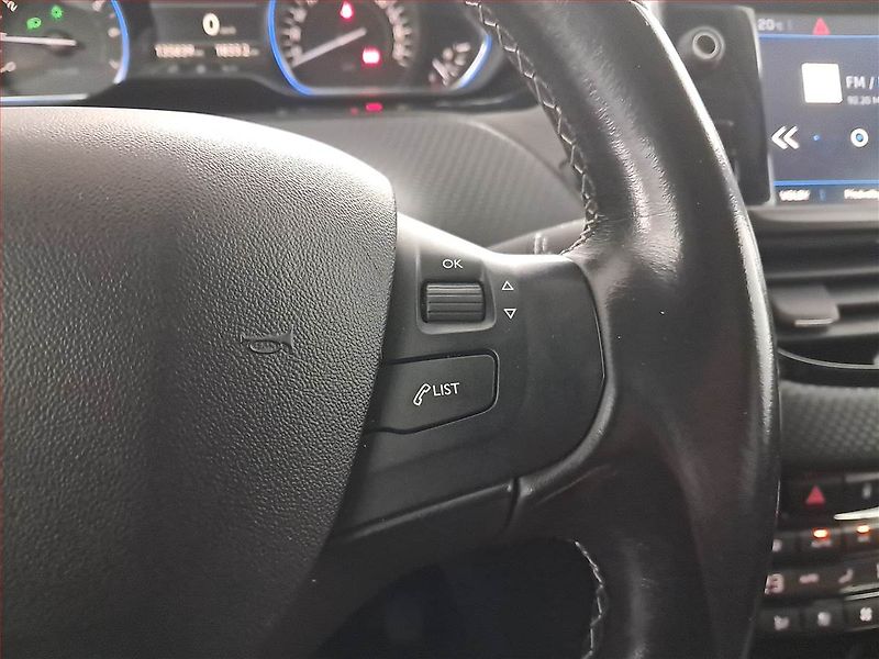 Peugeot 2008 (2018) Allure 1.2 PureTech - fotka 17 z 18