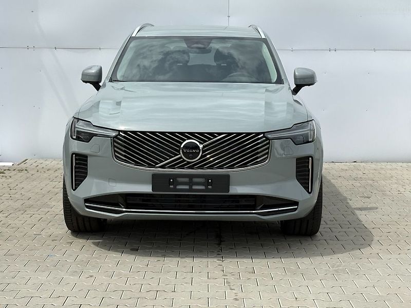 Volvo XC90 Plus Bright B5 184kW - fotka 3 z 18