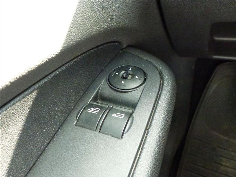 Ford Focus 1,6 16V NOVÁ STK - fotka 32 z 48