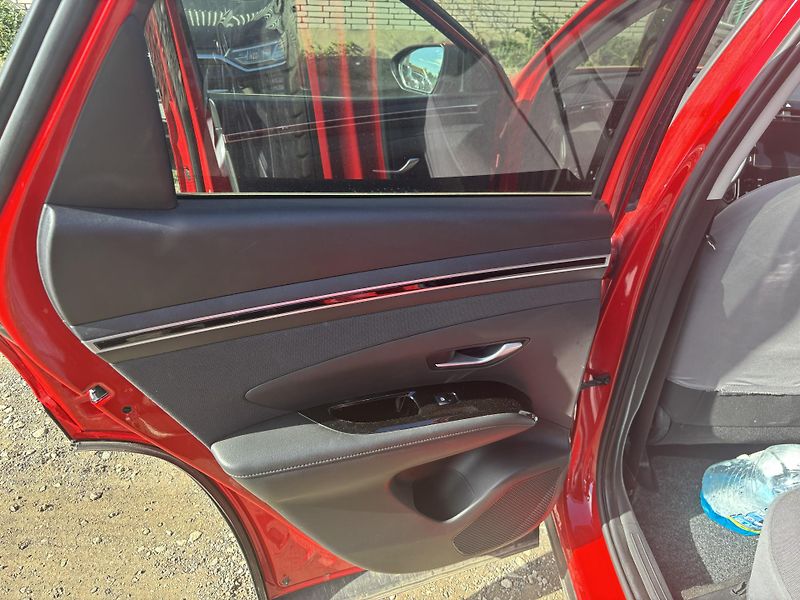 Hyundai Tucson (2022) 1.6 T-GDI/AT/1M.ČR/NAVI/ZÁRUKA - fotka 14 z 36
