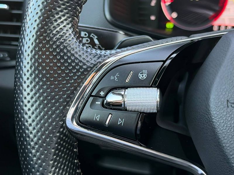Škoda Karoq SportLine Exclusive 2,0 TDI 11 - fotka 32 z 35