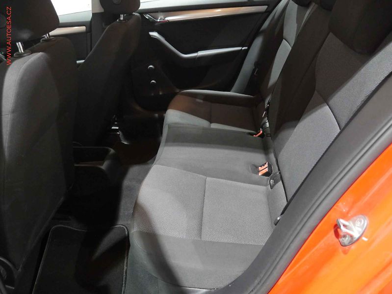 Škoda Octavia (2015) 1.6 TDI, ČR, AC, el. výbava - fotka 10 z 14