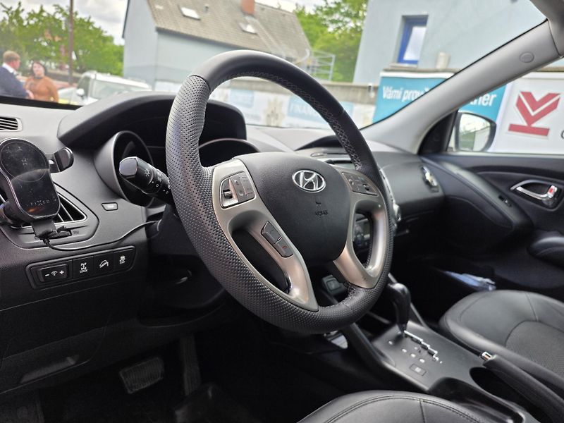 Hyundai ix35 (2012) 2.0-4x4-AUTOMAT-TEMPOMAT - fotka 17 z 18