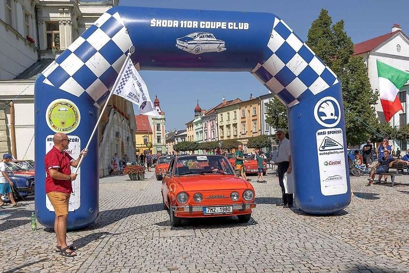 Sraz veteránů Škoda 110R v Uničově
