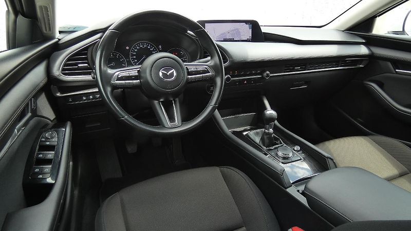 Mazda 3 2.0 Skyactive-G120 - fotka 5 z 22