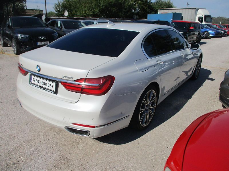 BMW Řada 7 (2016) 750i xDrive - fotka 3 z 13