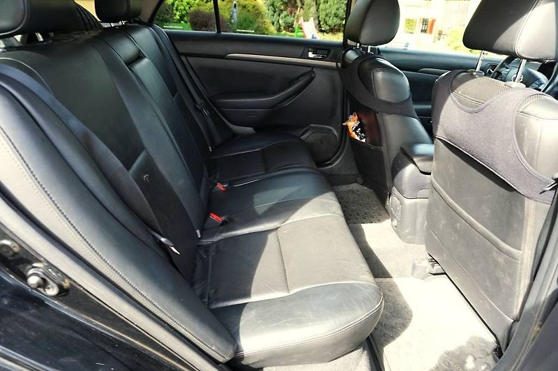 Toyota Avensis (2007) 2,4 16V 120 kW - fotka 13 z 29