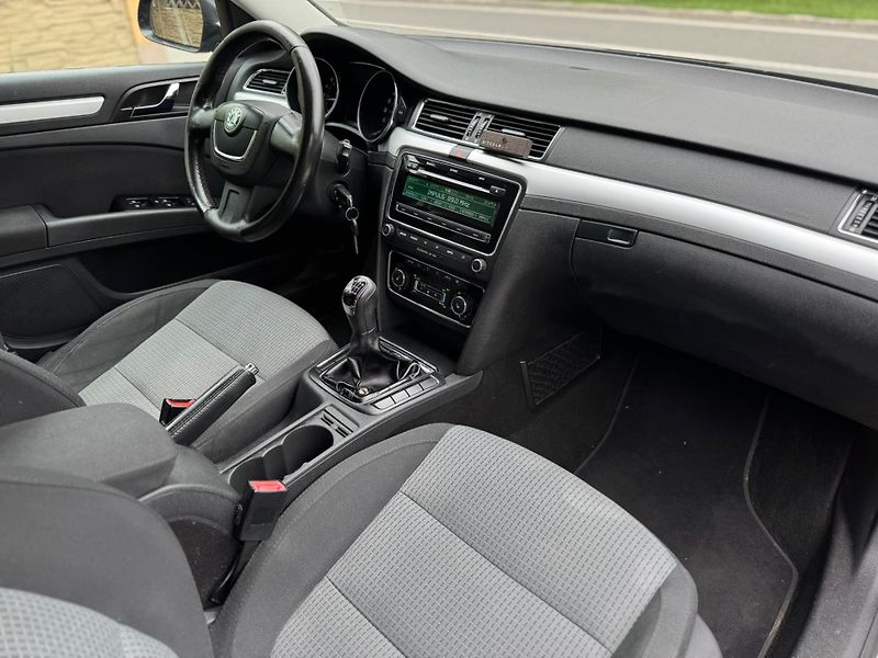 Škoda Superb 2.0TDi ČR čidla aut. klima  - fotka 12 z 31