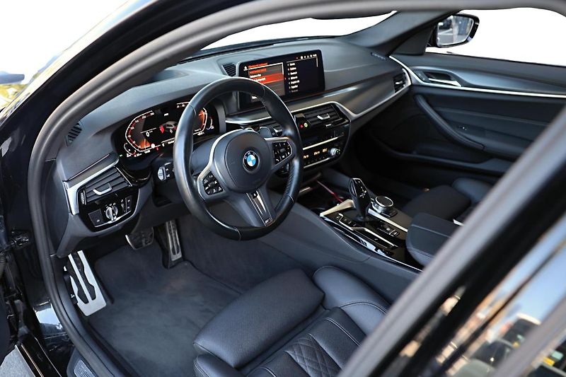 BMW Řada 5 530d xDrive Touring - fotka 8 z 14