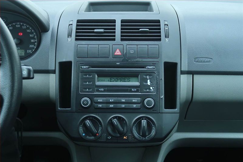 Volkswagen Polo (2008) 1.2 12V, rezervace - fotka 12 z 15
