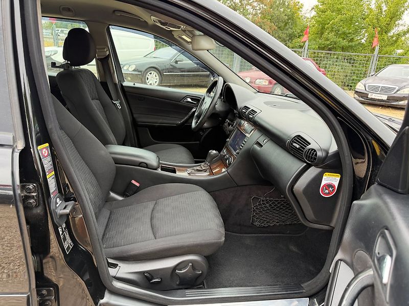 Mercedes-Benz Třídy C C 220 CDI Avantgarde - fotka 17 z 28