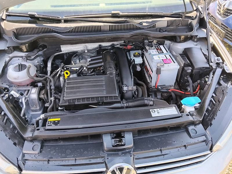Volkswagen Golf Sportsvan (2015) - fotka 2 z 27