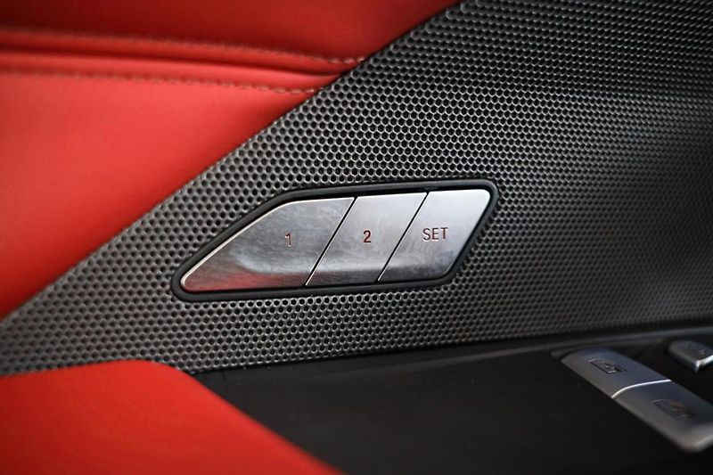 BMW M4 Competition M xDrive - fotka 31 z 35