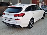 Hyundai i30 1.0 T-Gdi Family Smart Kombi - náhled 10