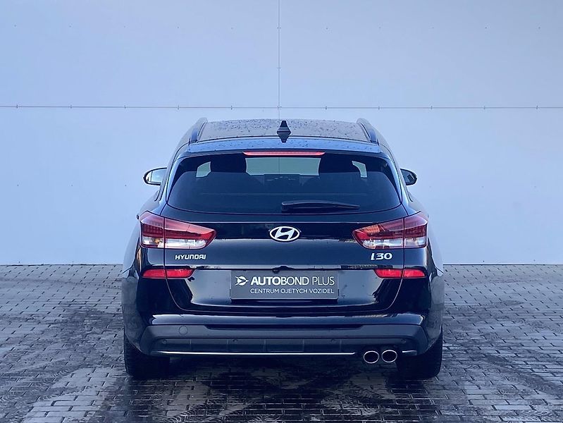 Hyundai i30 1.5 T-GDI MHEV DCT N-Line - fotka 9 z 19