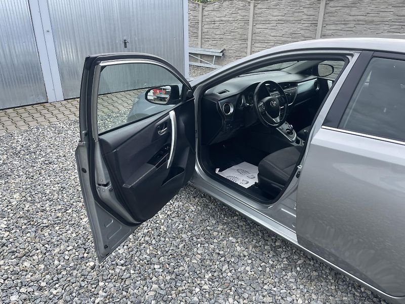 Toyota Auris 1.8i 16v HYBRID AUT SERVIS TOP - fotka 99 z 172