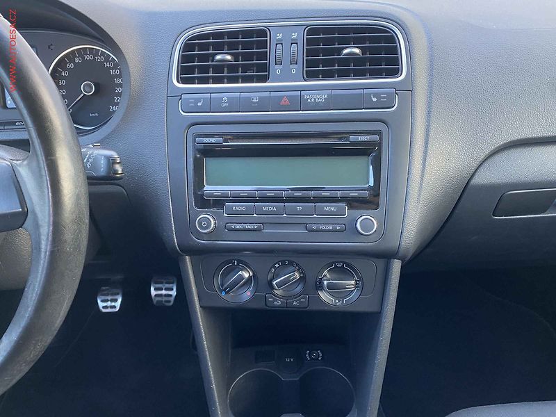 Volkswagen Polo (2011) 1.4 MPi, Style, tempo, park - fotka 12 z 15