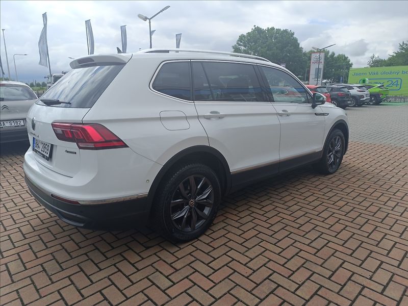 Volkswagen Tiguan Allspace 2,0 TDi DSG 4x4 Rezervace - fotka 6 z 25