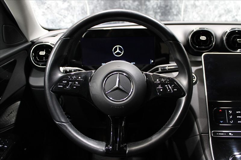 Mercedes-Benz Třídy C 2,0 200d 9G Avantgarde - fotka 22 z 34
