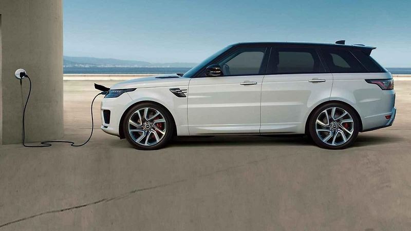 Range Rover Sport SVR.